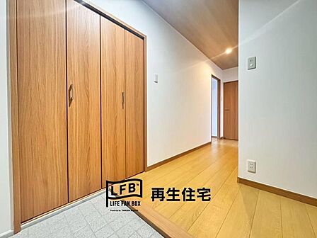 大型の玄関収納付きです♪
