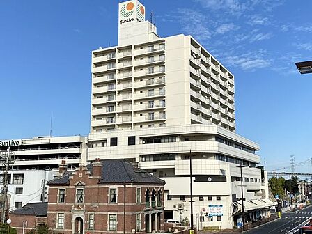 マンションの下にサンリブがあるので、日々の生活にも困らない便利な立地♪バス停もすぐそばです♪