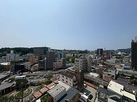 唐戸の街並みが見下ろせます♪バス停がすぐ近くにあるので便利です♪