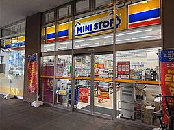 ミニストップ西池袋5丁目店まで約30ｍ（敷地内）