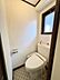 トイレ：【トイレ】手洗い器一体型のトイレです。使用後すぐに手が洗え衛生的です。自然換気が可能な窓付き。