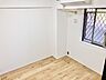 洋室：【洋室/約4.2帖】3部屋ある洋室の中で1番広いお部屋です。子供部屋や寝室、仕事部屋など、多用途にご活用いただけます。