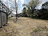 その他：【公園】敷地内に公園が設けられています。ブランコ・シーソーなどの遊具が設置されており、小さなお子様とも安心して遊ぶことができます。