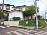 外観：【現地外観】都市ガス対応の建築条件なし売地です。キッチンはガス・IH、お好きな仕様が選べます。ぜひ、実際の住まいづくりをイメージしながらご見学ください。