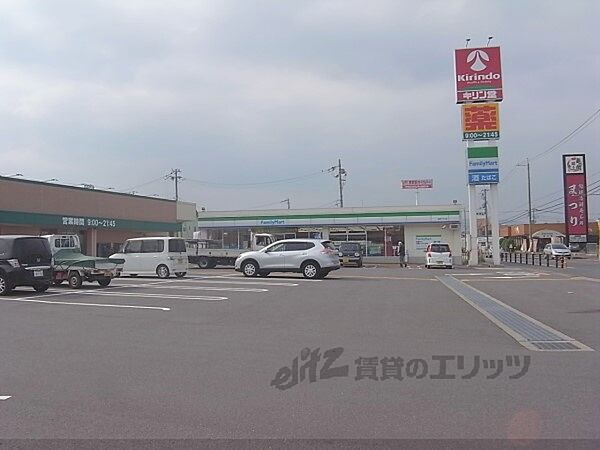 画像24:ファミリーマート　亀岡千代川店まで340メートル