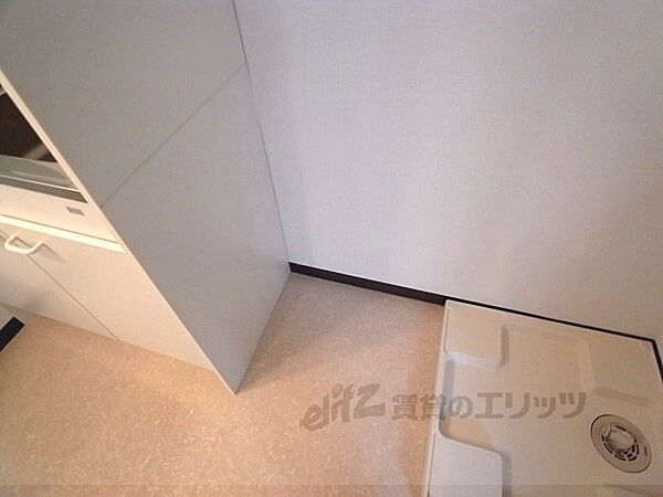 画像13:キッチンのすぐ横に冷蔵庫が置けます。
