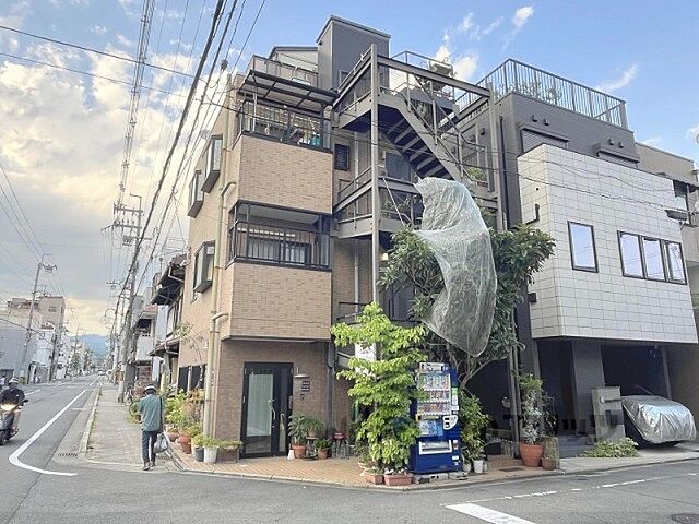 7 / 11