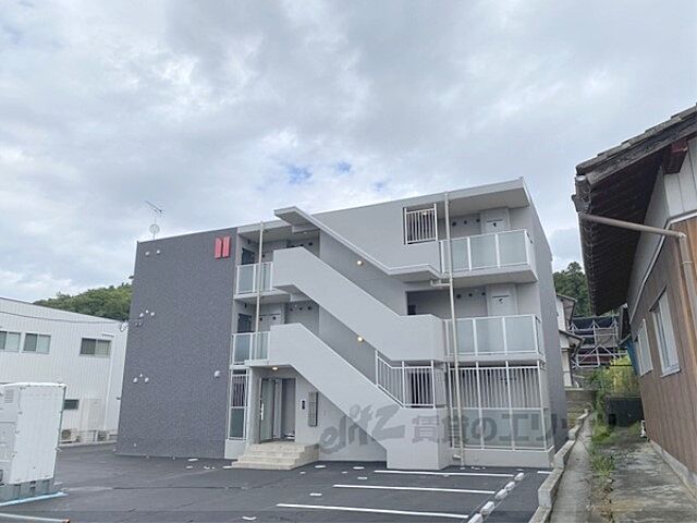 7 / 33