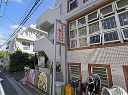 働き方の多様性に対応し、東京で唯一の24時間体制の認可保育園です。管理栄養士による栄養指導や看護師による病後児保育も行っています。