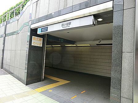 都会的なイメージがあり高級なエリアとしても名高く、オフィスや学校、皇居関連施設などが立ち並んでいます。