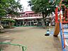 周辺：園庭や遊具がある保育園です。お子様がぽかぽか太陽のもとで元気いっぱいに遊ぶことができます。