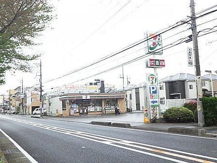 セブンイレブン大和上和田店 徒歩7分。 500m