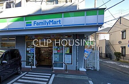 ファミリーマート横浜長津田町店 徒歩8分。 640m