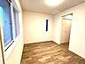 洋室：2面採光で明るい室内！
