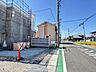 その他：小窓がついている明るい玄関は、気分も明るくしてくれそうです！