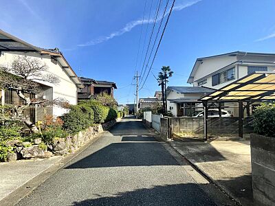 外観：前面道路のお写真です♪