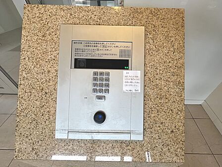 オートロック付き共有玄関で不審者をシャットアウト!お子さまのお留守番にも安心ですね◎