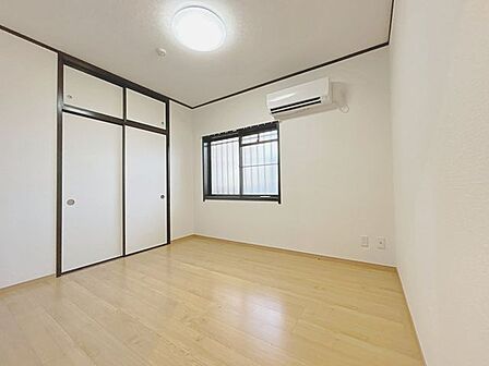 西側洋室6帖エアコン付いています。