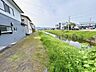 その他：裏には小川が流れています