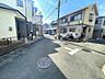 外観：前面道路含む現地写真