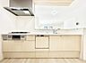 キッチン：◆1号棟◆～Kitchen～　会話が弾むリビング、料理が愉しくなるキッチン。家は、ただ生活する場ではなく、暮らしを愉しく、快適にする場所。笑顔の毎日、安らぎの日々のために、最新の設備・仕様を採用。