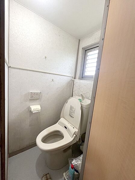 明るく清潔感のあるトイレです。