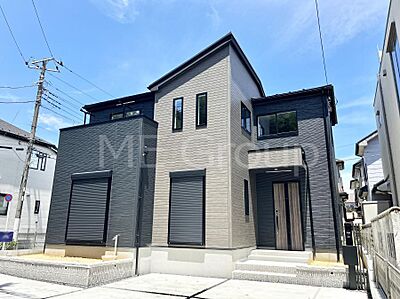 外観:~Exterior~ 角地により陽当り・風通し良好です。うららかな陽射しがどのお部屋にも降り注ぎますように、快適さを追求した間取設計。生活を恵みの豊かな永住の地へと変えてくれます。 外観:~Exterior~ 角地により陽当り・風通し良好です。うららかな陽射しがどのお部屋にも降り注ぎますように、快適さを追求した間取設計。生活を恵みの豊かな永住の地へと変えてくれます。