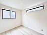 寝室：◆A号棟◆～Bed Room～　マンションと違い部屋数が多いのが戸建てのメリットです。ご家族が増えたことで手狭に感じていた住まいも戸建てでは各居室プライバシーを保つことができます。