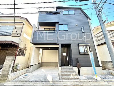 外観：〜Exterior〜  一戸建ての大きなメリットは、自分達の「土地」を「自由に」使える事です。  ガーデニングやＤＩＹ，車やバイクの趣味など様々な用途で利用できます。