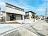 外観：〜Exterior〜　前面道路：南東 4m 私道　前面道路は閑静な住宅地をはしる車通りの少ない道路。駐車の出し入れもらくらくです！ご不明点・現地見学のご希望は、お気軽にお問い合わせください！