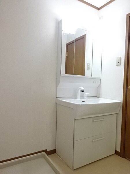 apartment 茨城県神栖市平泉東２丁目9番地5
平泉外１２入会の賃貸情報を見る
物件地図