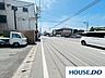 外観：前面道路含む現地写真
