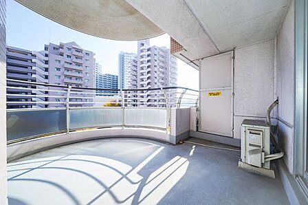 【バルコニー】バルコニーは3か所合計30.26m2です。