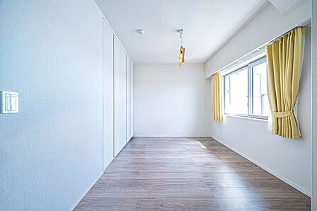 【洋室2】※CG加工による清掃・補修後のイメージです。現況には傷・汚れがあり、補修等には別途費用がかかります。