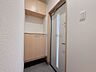 玄関：＼住まいの第一印象を彩る玄関／ゆとりある空間設計で、家族の「いってきます」と「ただいま」を心地よく迎えます。収納力も備え、すっきりとした玄関を保てます。