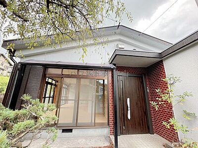 外観:\堂々とした佇まいの戸建住宅/洗練された外観デザインが街並みに映える一邸。住まうご家族の誇りとなる、美しさと安心感を兼ね備えた住まいです。 外観:\堂々とした佇まいの戸建住宅/洗練された外観デザインが街並みに映える一邸。住まうご家族の誇りとなる、美しさと安心感を兼ね備えた住まいです。
