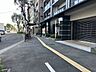 外観：出入りしやすい前面道路！