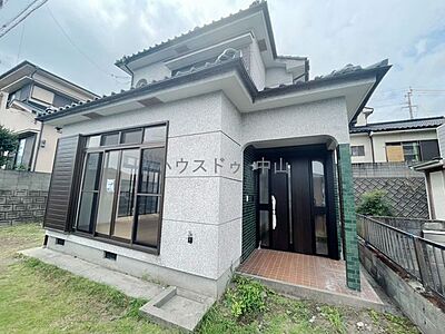 外観:\堂々とした佇まいの戸建住宅/洗練された外観デザインが街並みに映える一邸。住まうご家族の誇りとなる、美しさと安心感を兼ね備えた住まいです。 外観:\堂々とした佇まいの戸建住宅/洗練された外観デザインが街並みに映える一邸。住まうご家族の誇りとなる、美しさと安心感を兼ね備えた住まいです。