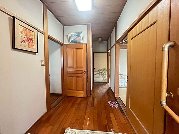 玄関を拡大表示