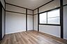 洋室：広々とした居住空間は日々の暮らしを彩り、 心のやすらぎと満足感を与えてくれます。