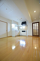 ラ・サール御所 302 3階4LDKのリビング/ダイニング