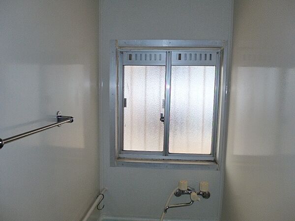 画像26:浴室窓