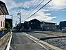 外観：前面道路含む現地写真