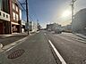 外観：前面道路含む現地写真