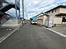 外観：前面道路含む現地写真