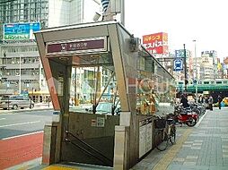 新宿西口駅(都営地下鉄 大江戸線) 徒歩6分。 420m