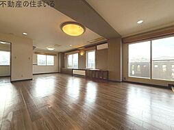 ユニバースI 6階4LDKのリビング/ダイニング