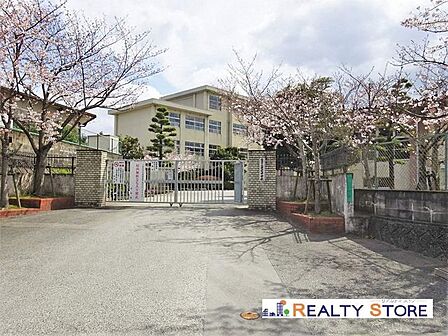福岡市立老司中学校 徒歩9分。 700m