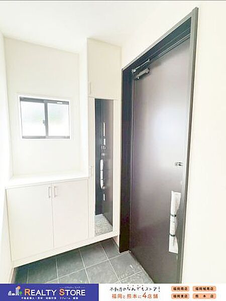 玄関を拡大表示