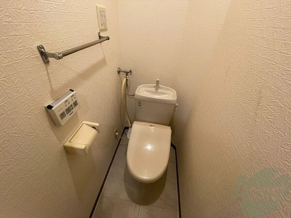 画像11:ウォシュレットがついたトイレです。安心して使用できますね。
